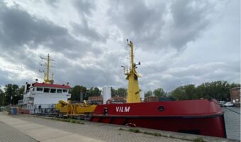 Das Schiff "Vilm" im Rostocker Fischereihafen