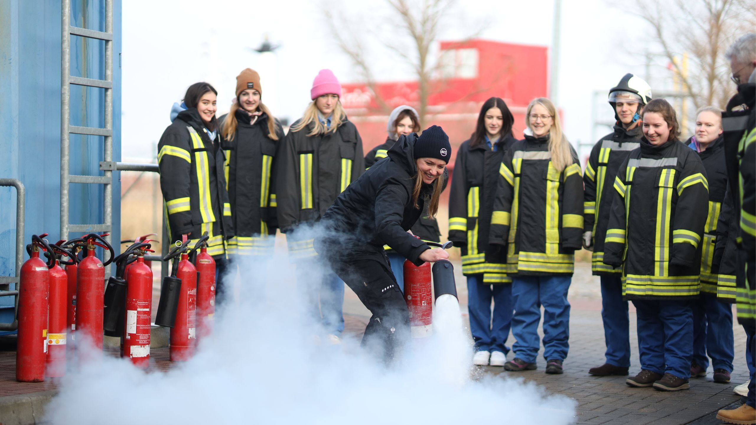Gruppenübung mit dem Feuerlöscher im AFZ Rostock