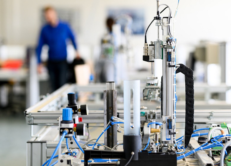 Dozent/-in (m/w/d) auf Honorarbasis Handlungsbereich Technik