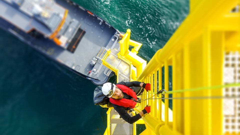 Arbeiter auf einer Offshore Plattform